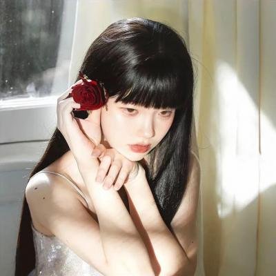 泡沫欢腾的香槟美酒